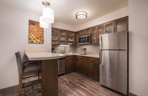Midtown Anchorage Condo | King Suite | Free Daily Breakfast, Pool & Hot Tub Access