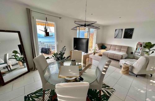 Chardonne Apartment | King Suite - Mountains & Lake Panoramic view