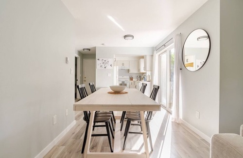 Gatewood Apartment | King Suite Near Lincoln Park