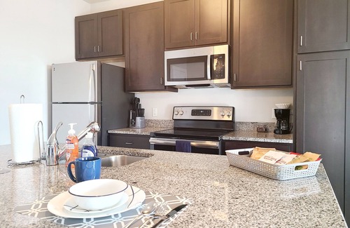 Central West End Apartment | King Suite- Prime CWE Spot w/Lux Amenities (315)
