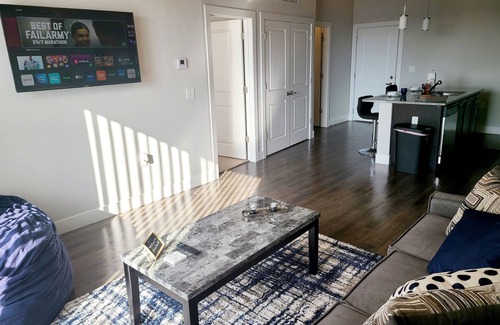 Central West End Apartment | King Suite- Prime CWE Spot w/Lux Amenities (315)