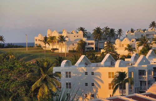 Dorado del Mar Apartment | King Suite w/Balcony & oceanview & Private Beach Access!