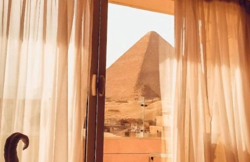 Al Manial Apartment | King Suite with Balcony pyramids and sphinx view