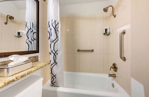 Bodega Bay Hotel | King Vaulted Ceiling Room with Ocean View