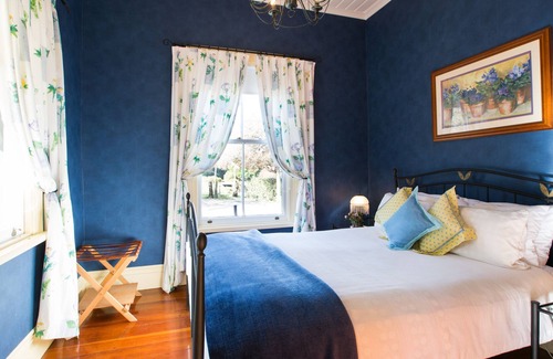Matapu Cottage | Kingfisher Cottage - Escape to your own secluded tranquil retreat
