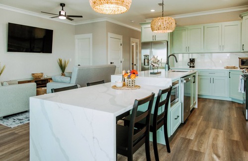 Steinhatchee House | Kingfisher Cove- upper unit sleeps 7 private boat slip & pool