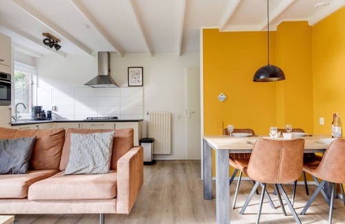 Zwiggelte House | Kingfisher I Holiday Home with Fine Garden