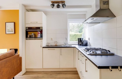 Zwiggelte House | Kingfisher I Holiday Home with Fine Garden