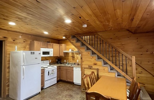 Van Buren Cabin | Kings Cabin on the edge of town only 1/2 mile from Current River !