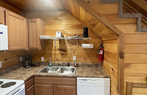 Van Buren Cabin | Kings Cabin on the edge of town only 1/2 mile from Current River !
