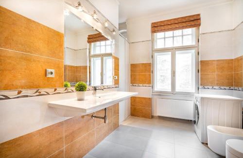 Karlovy Vary Apartment | Kings Retreat Royal Stay in Karlovy Vary
