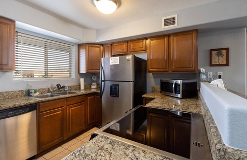 Lake Havasu City Condo | Kings View condos "Steps away from the Channel"