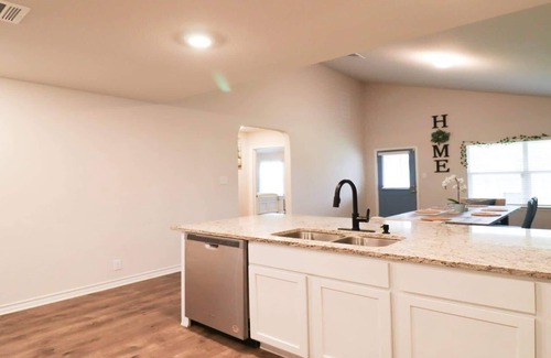 Medina Valley House | Kingsley Oasis - 12mins to Lackland AFB
