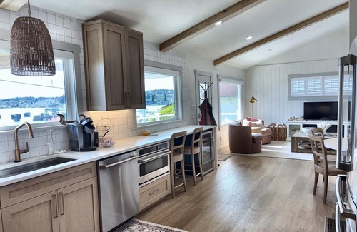 Kingston House | Kingston Cottage- waterfront views, steps to beach & downtown- the best of PNW!