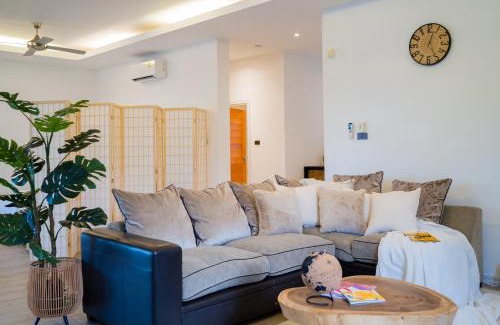 Hua Hin Apartment | Kira Japandi Escape with Sauna & Rooftop cinema