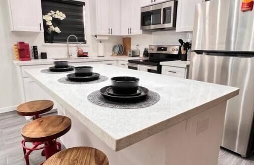 Pharr Apartment | Kirbys Krib! Fun Cool Comfy WildCat Prime Spot