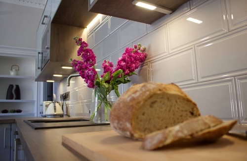 Dalavich Apartment | Kirk View, 5 minutes from the station and local amenities.