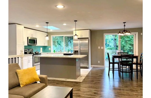 Inglewood-Finn Hill House | Kirkland Cheerful 3 bedroom 2 bath house