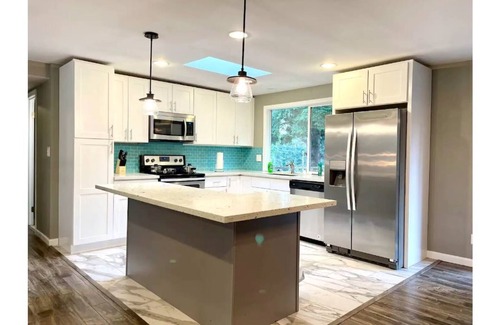 Inglewood-Finn Hill House | Kirkland Cheerful 3 bedroom 2 bath house