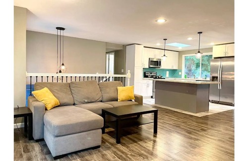 Inglewood-Finn Hill House | Kirkland Cheerful 3 bedroom 2 bath house