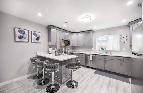 North Rose Hill House | Kirkland Home with 2 Queen Beds - Totem Lake Village