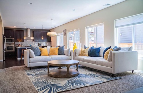 North Rose Hill House | Kirkland Luxury Tranquil Retreat 7BR w Office
