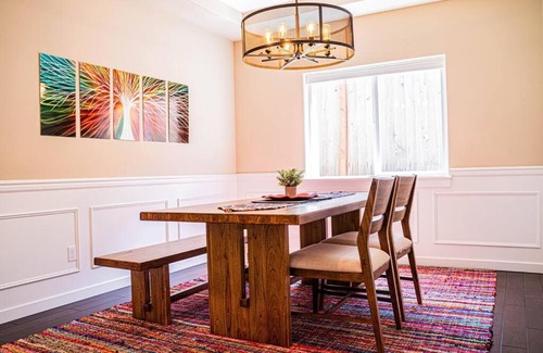 North Rose Hill House | Kirkland Luxury Tranquil Retreat 7BR w Office