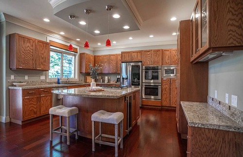 South Juanita House | Kirkland's Expansive Custom Built Home Near Juanita