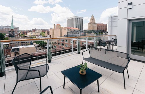 Central Business District Apartment | Kislak 301Chic Studio in the Heart of Downtown