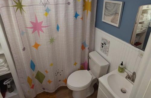 James City House | Kitchen, Laundry & Fenced Yard