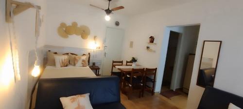 Boqueirao Apartment | Kitnet Boqueirão - Completa - Wi-fi - garagem rotativa - 1 quadra da praia - no centro comercial