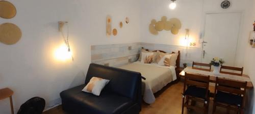 Boqueirao Apartment | Kitnet Boqueirão - Completa - Wi-fi - garagem rotativa - 1 quadra da praia - no centro comercial