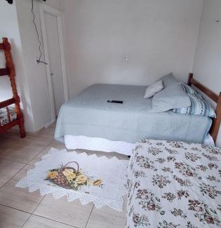 Torres House | KITNET S1 em TORRES-RS - Na mais bela praia Gaúcha - Cozinha - Banheiro - Ar condicionado - TV e Wi-Fi - Estacionamento - Anfitriã Superhost no BnB