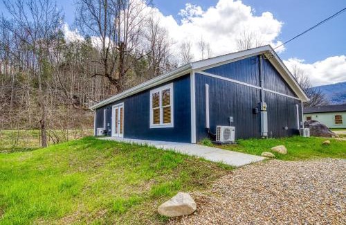 Cosby House | Kitt's Cottage, Pickleball Court, Creek, WIFI, Mountain Views, Starting at 79"