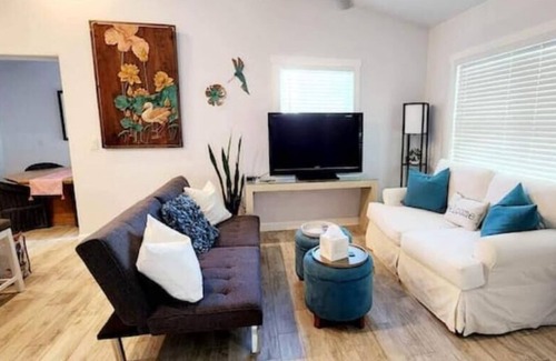Broadview Manor House | Kitty's Cocoa Bungalow