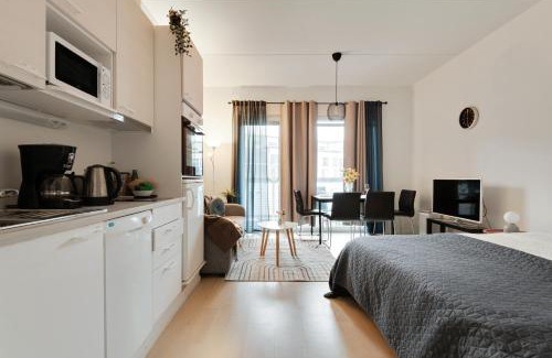 Vantaa Apartment | Kivis Modern Studio near Train Mall & Airport