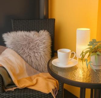 Vantaa Apartment | Kivis Modern Studio near Train Mall & Airport