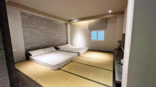 West District Hotel | Kiwi Express Hotel-Taichung Station II
