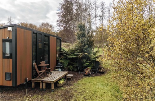 Waitoki House | Kiwi Farm Cabin 2 by Tiny Away