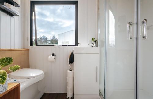 Waitoki House | Kiwi Farm Cabin 2 by Tiny Away
