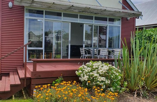 Mourea House | Kiwi on the Lake 3 bedroom,Chalet Villa