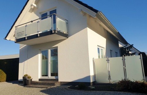 Zinnowitz House | Kleines Feriendomizil, Perfekter Lage, mit Terrasse, Mitten im Ort von Zinnowitz