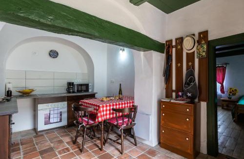 Nemesvita Apartment | Klementina's Guest House - Happy Rentals