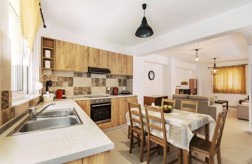 Petaloudes Apartment | Kleovoulos House cozy 3 bedroom home