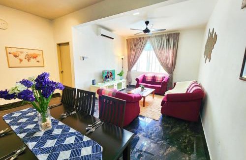 Sepang Apartment | KLIA 7th Floor Pool View 4 Rooms SUITE