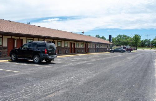 Chanute Hotel | Knights Inn - Chanute