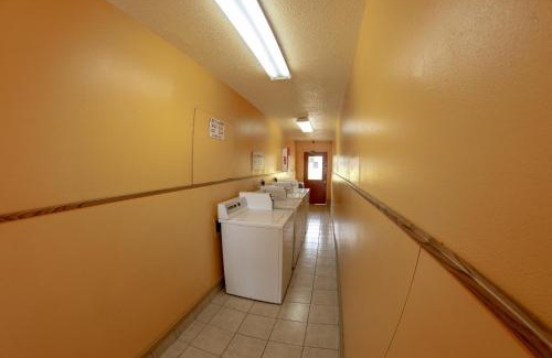 Chanute Hotel | Knights Inn - Chanute