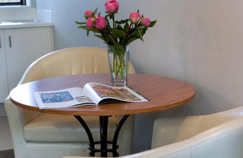 Blenheim Hotel | Knightsbridge Court Motor Lodge