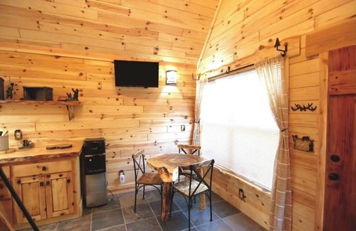 Ashford Cabin | "Knot A Care Cabin" Rustic Retreat!