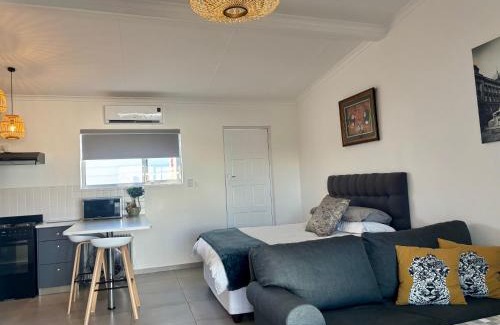 Windhoek Apartment | Knottinghill Studio - About 500 meters from Lady Pohamba Hospital and Grove Mall
